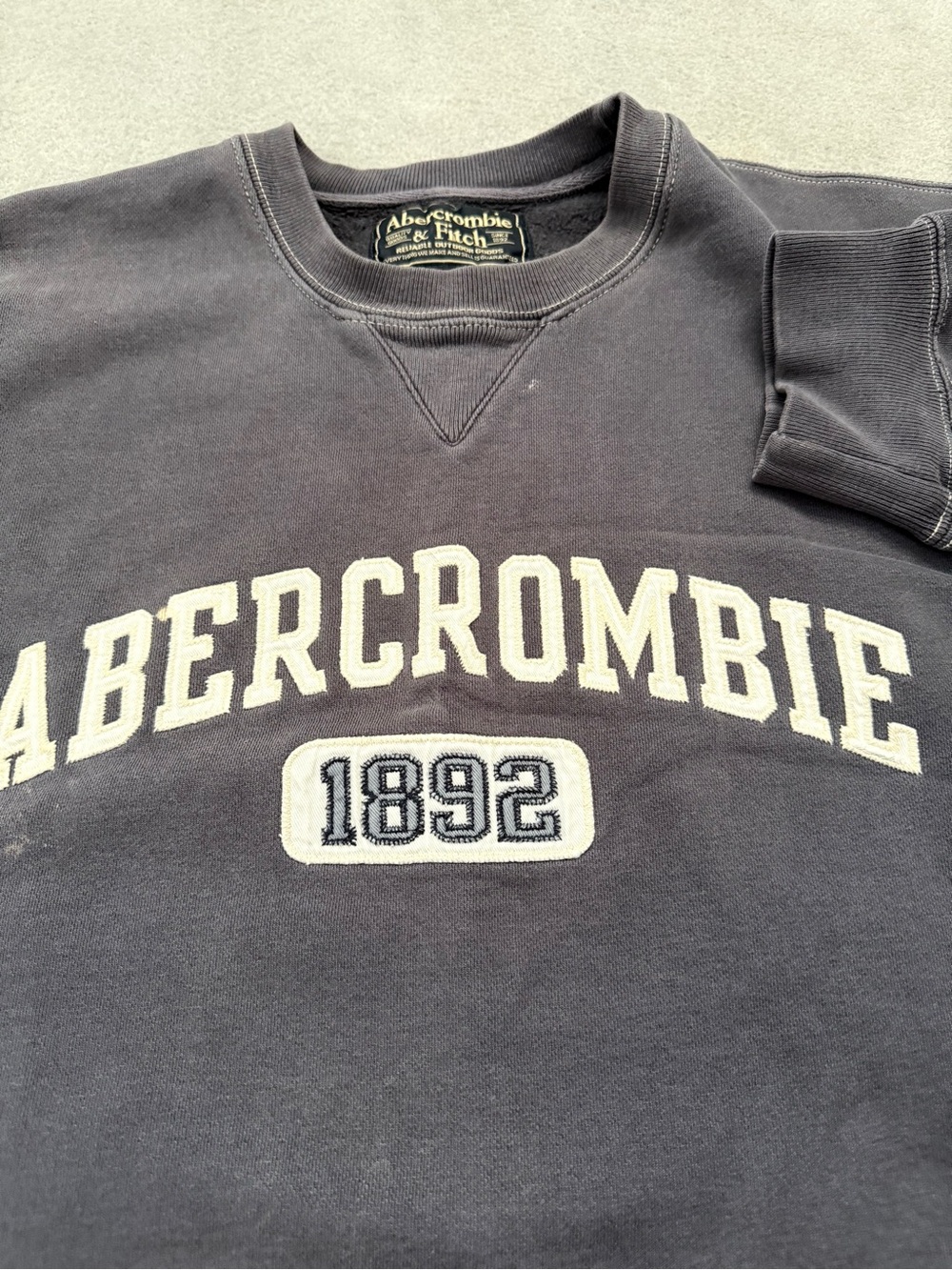 Abercrombie & Fitch unisex Navy Logo Crewneck Sweatshirt